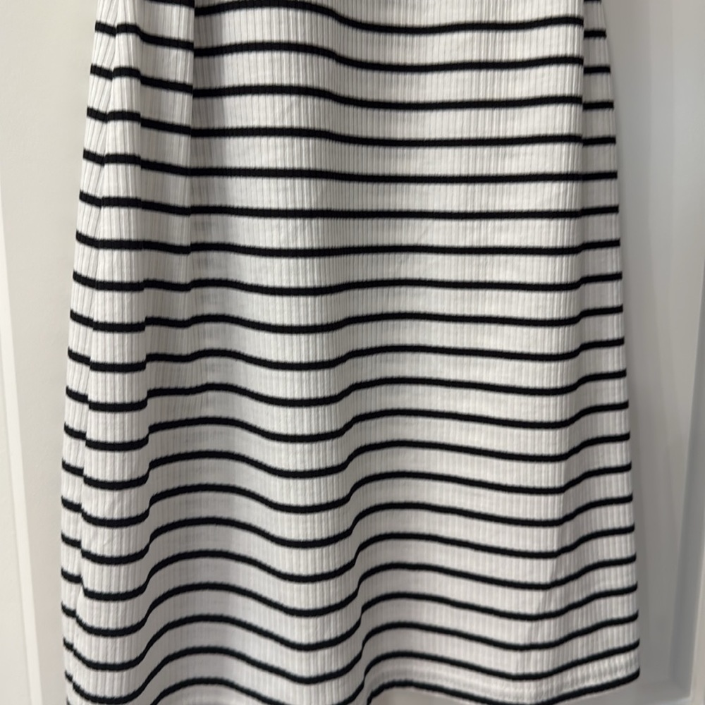 Black-and-white striped body con dress - Picture 3 of 6